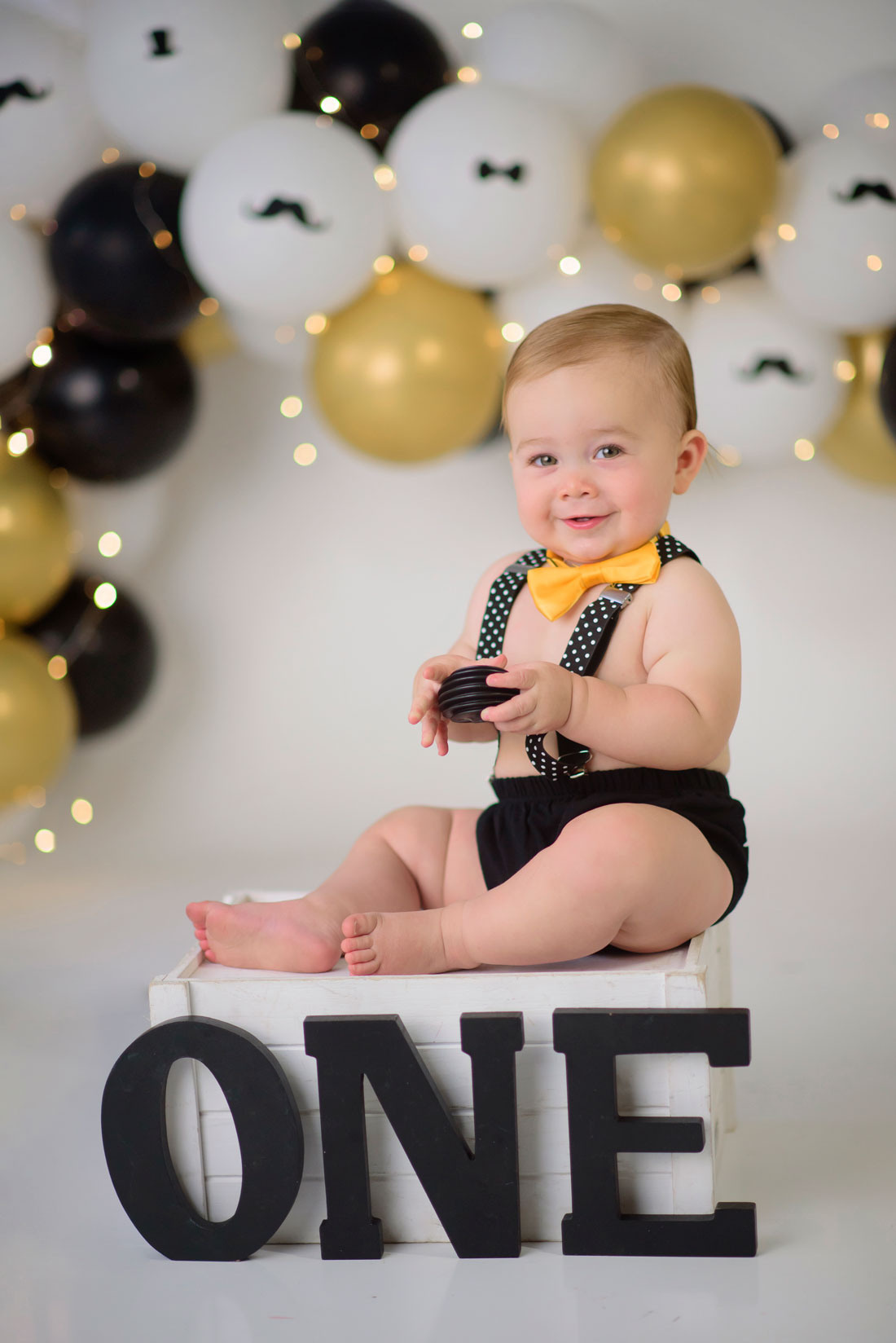 1st birthday and cake smash photographer. Family photographer in Roseville, Rocklin, Folsom, Sacramento