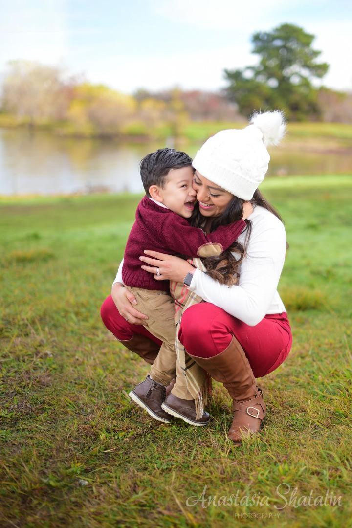Family photo shoot Gibson ranch park winter time. Family photographer in Roseville, Rocklin, Folsom, Sacramento