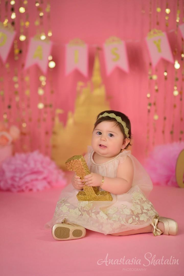 Princess cake smash Roseville, Rocklin, Folsom. Family photographer in Roseville, Rocklin, Folsom, Sacramento