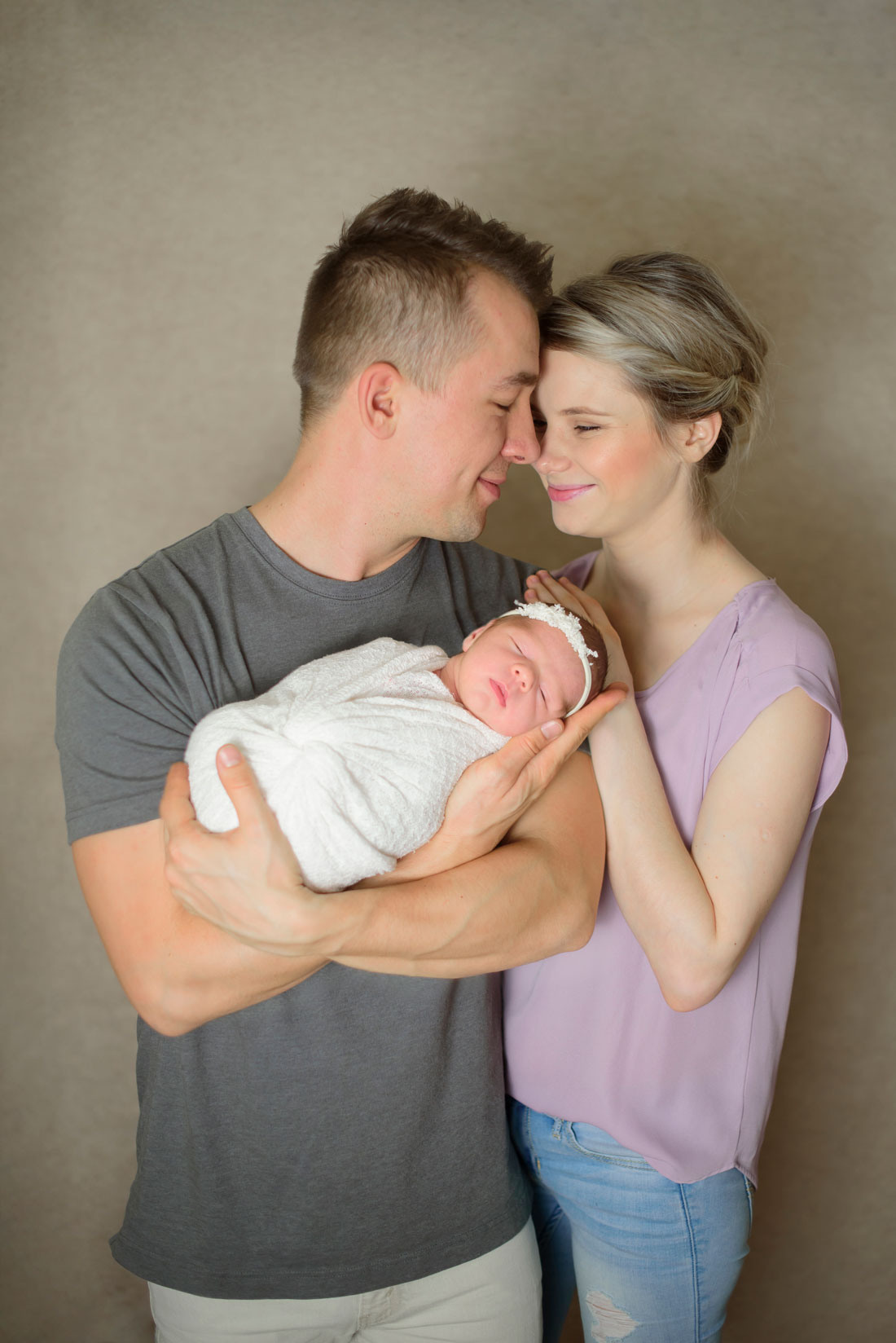 Newborn photography in Roseville, CA. Family photographer in Roseville, Rocklin, Folsom, Sacramento