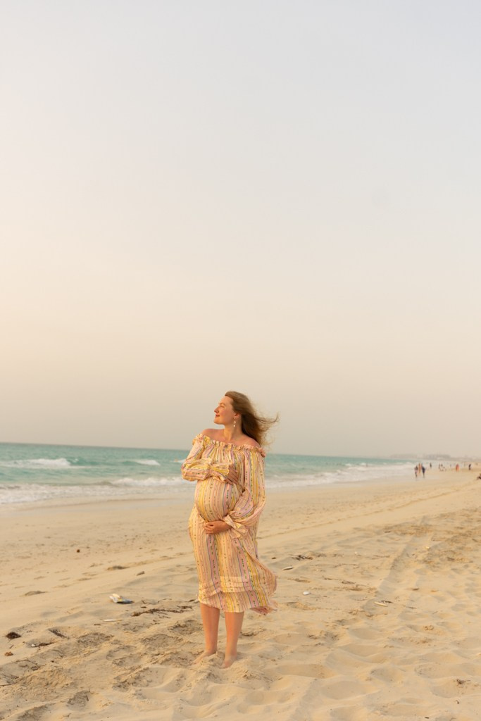 Stella and Ilya pregnancy photoshoot Saadyat. Professional Photographer Abu Dhabi, Dubai — Yulia Ismoilova | 2025