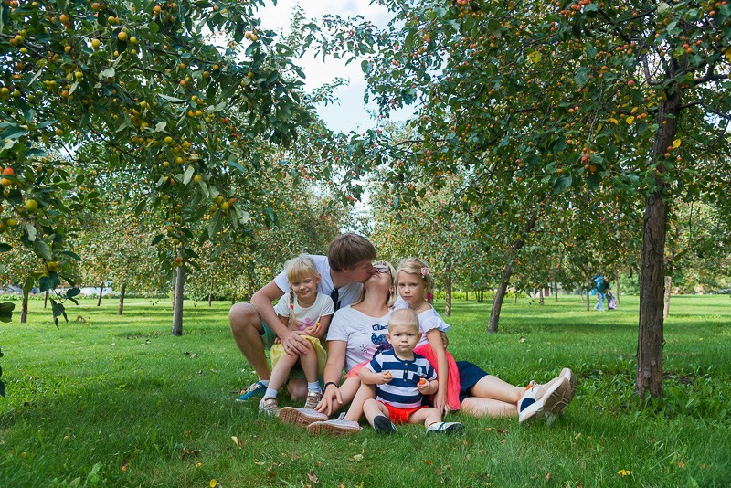 Family photoshoot in the nature, Slovenia. Wedding and Family Photographer in Slovenia