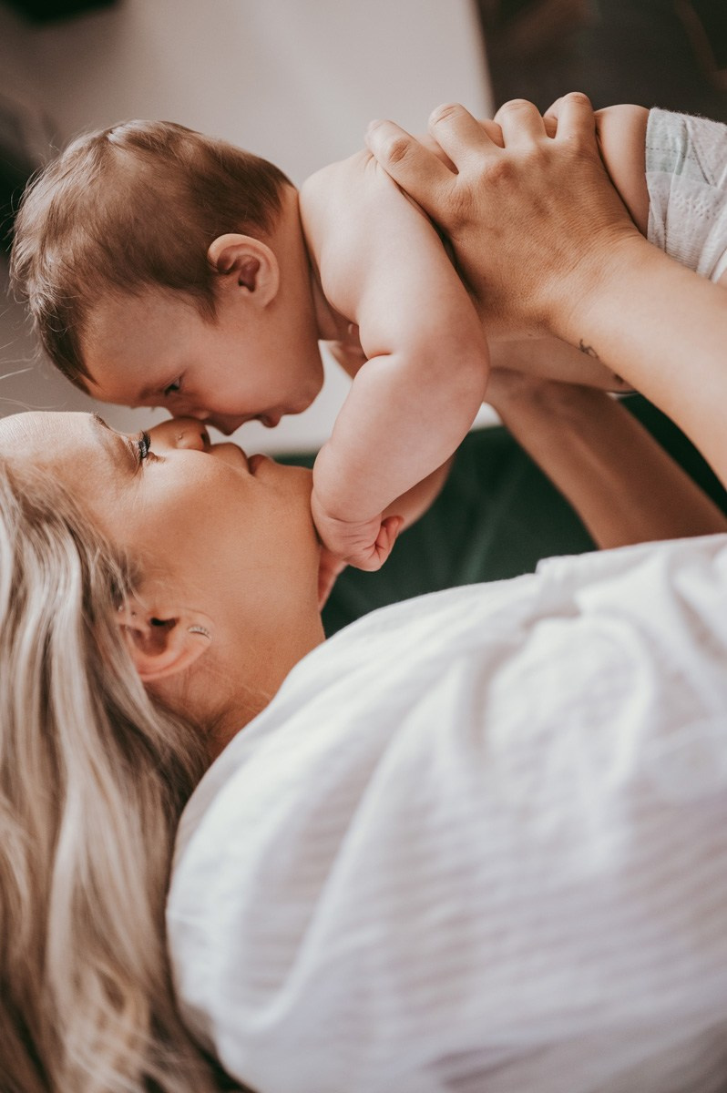 fotografisanje beba kod kuce, porodicno fotografisanje, fotografisanje dece, mama i beba, prve dane sa bebom, kozmetika za bebe, poklon za decu, soba za bebu, decija garderoba, majcinstvo, nega novorodjenceta, priprema za porodjaj, nega beba, dojenje