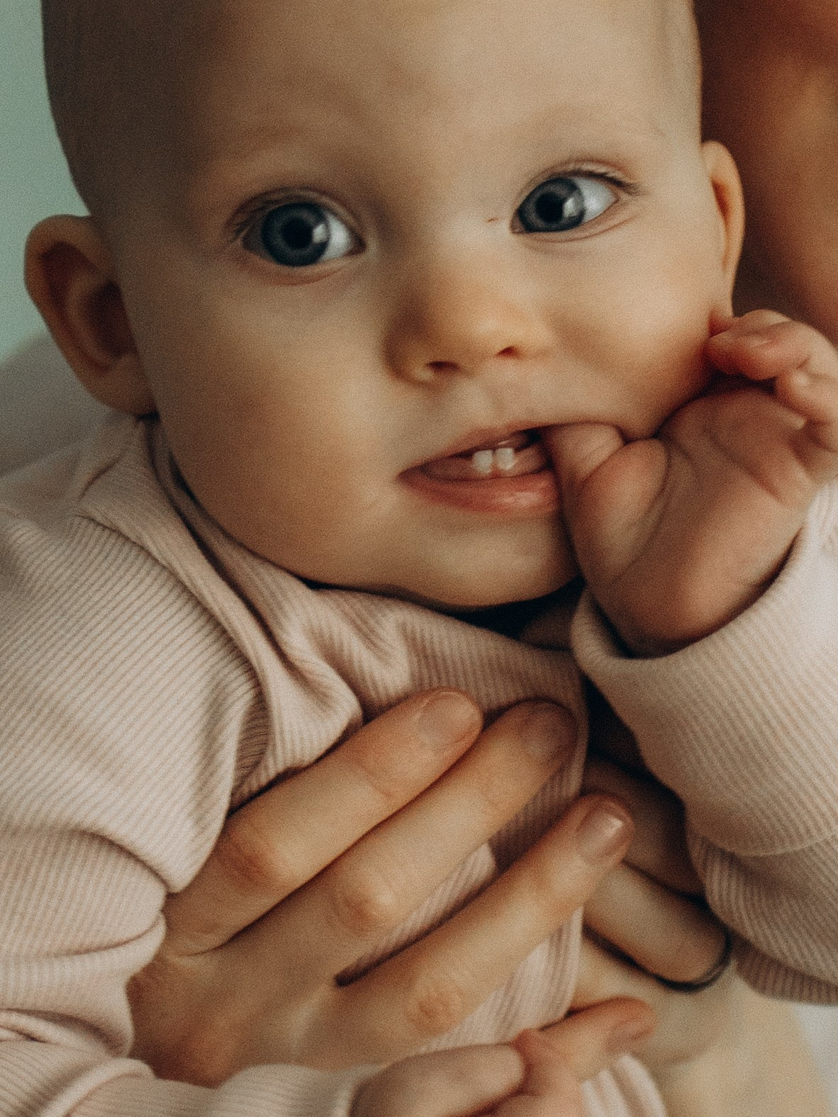 Mia’s family. Kristina, portrait and family photographer in Helsinki