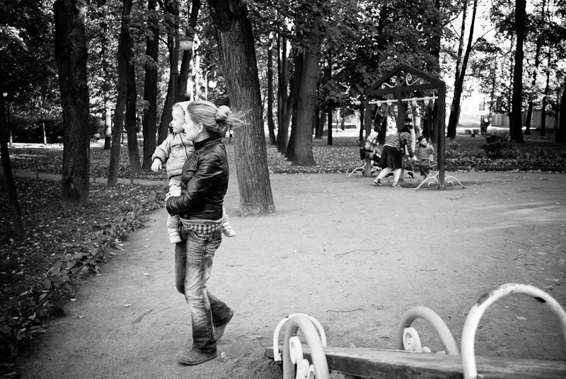 Jana and Katya at Mikhailovsky garden. Victoria Dini. Art photography in London / Folkestone, UK