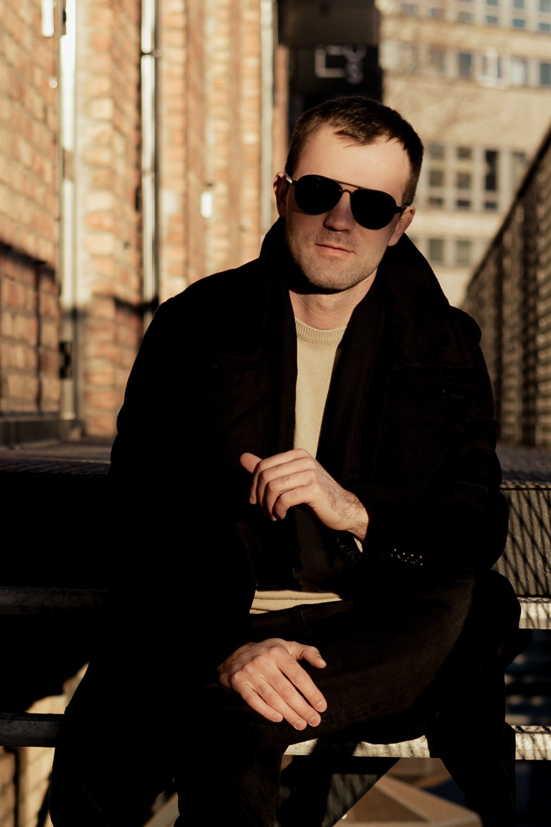 Portretu fotosesijas vīriešiem. Portretu fotosesija Rīgā| Biznesa portretu foto | Korporatīvās un darbinieku fotosesijas | Pasākumu fotogrāfs | Produktu fotogrāfs