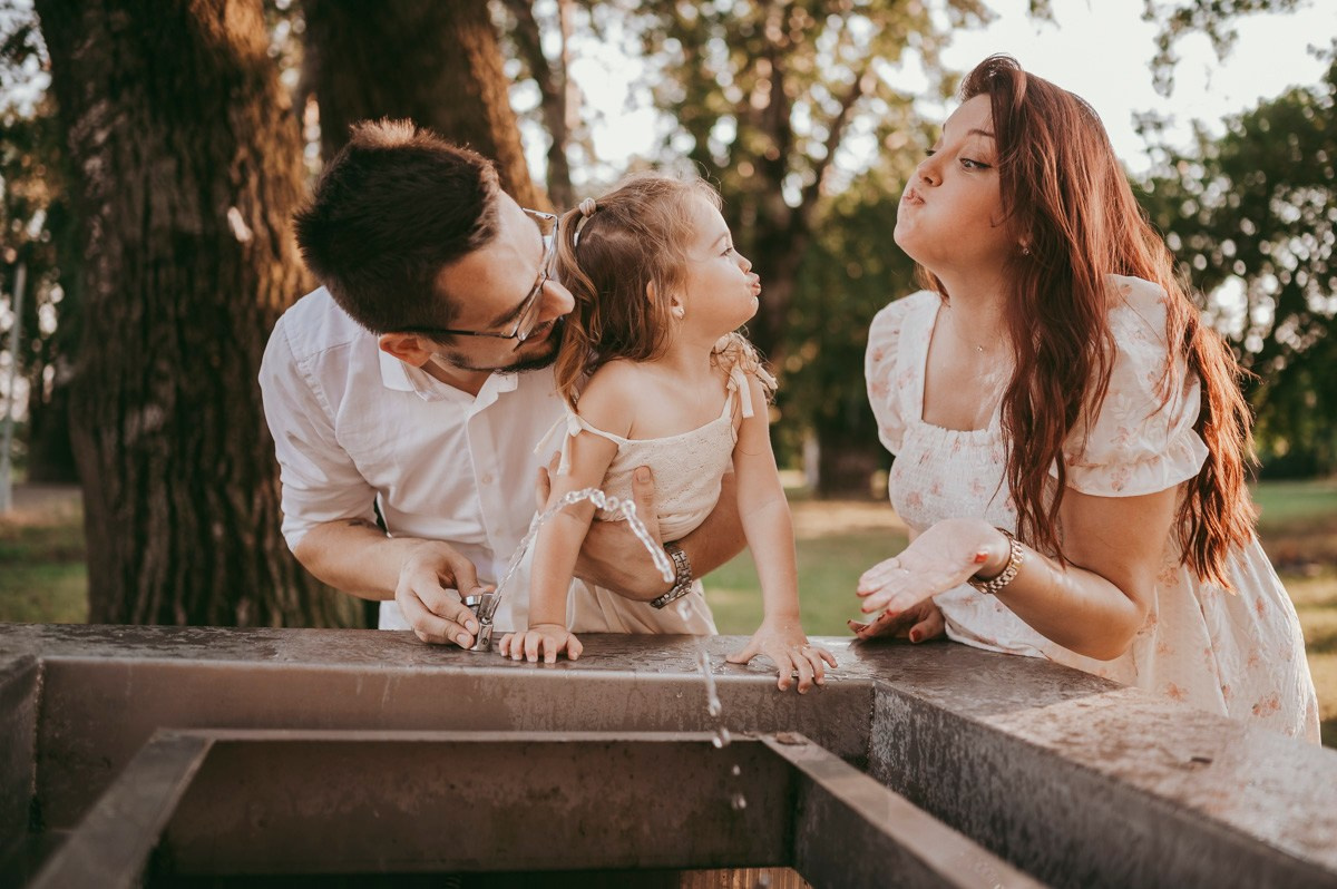 Kristina, Milos i Kalina / porodicno fotografisanje u prirodi. Deciji i porodicni fotograf u Beogradu Oksana Skendzic