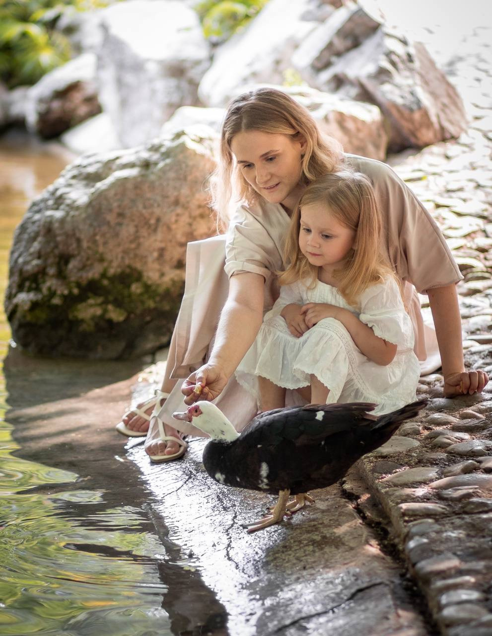 Mom and daughter photo walk in National Garden. Family Photographer in Greece