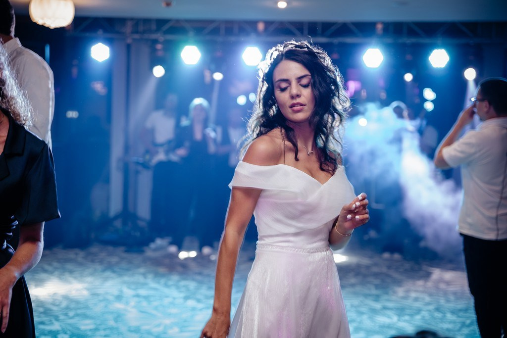 Isil si Radu by Fotograf nunta Iasi — Eduard Schiopu