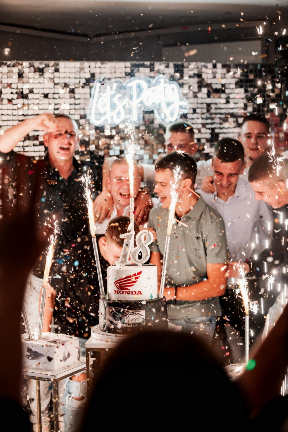 FOTOGRAFISANJE PUNOLETSTVA. Fotografi iz Backog Petrovca David i Andrea Stojanovic