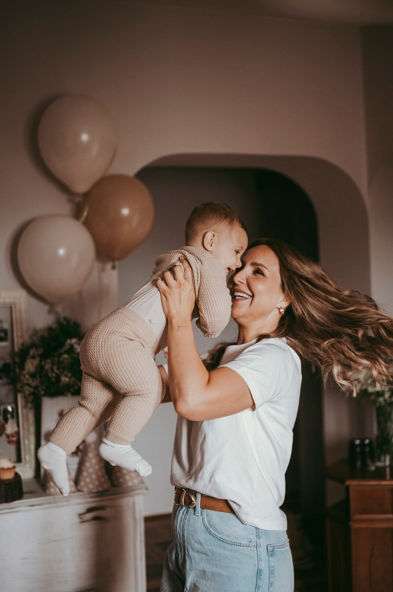 Filipova prva proslava rodjendan kod kuce. Deciji i porodicni fotograf u Beogradu Oksana Skendzic
