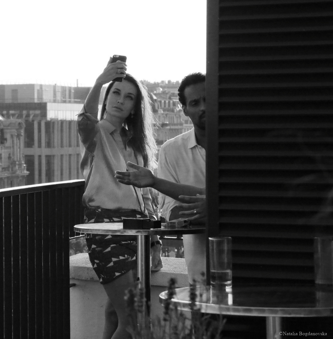 Sur les toits de Paris. Soirée. Natalia Bogdanovska. Films et photographie corporate en France