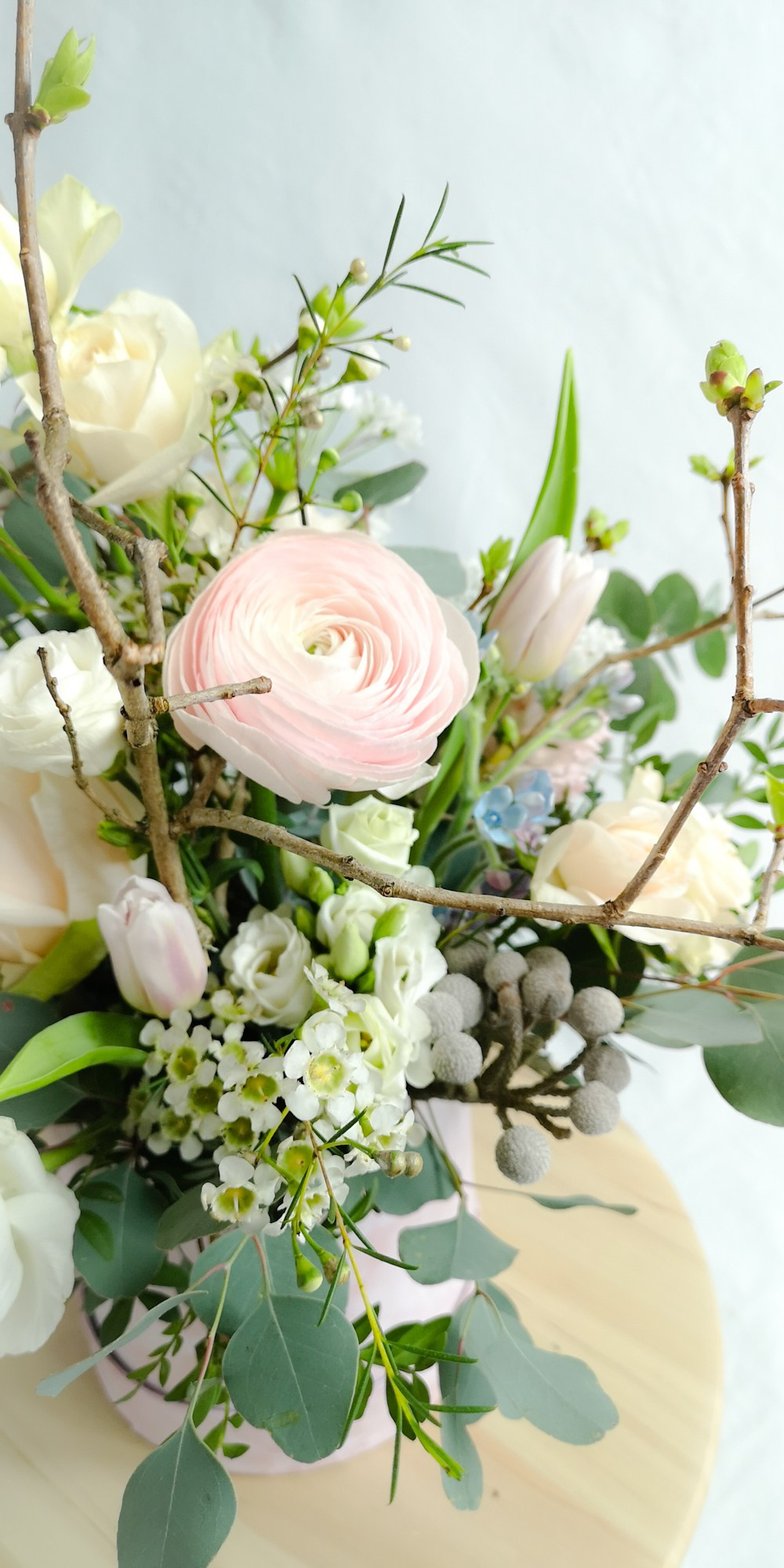 Ziedu pušķi kastē. Event design, decoration, floristry, gift, Irina Novika, Riga, Latvia