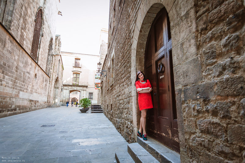 Elegante sesión de fotos en el puerto de Barcelona. Fotógrafo en Barcelona  Maslik Yulia