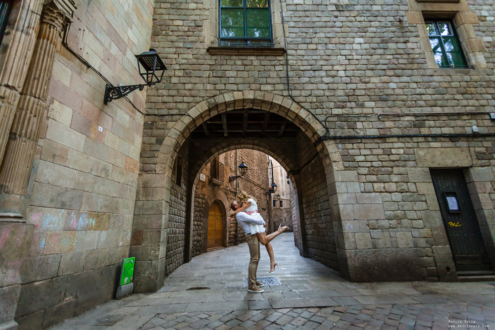 Нежная фотосессия в Барселоне. Фотограф в Барселоне Испании Маслик Юлия