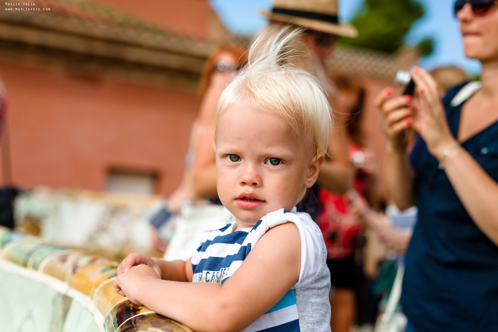 Pregnancy photo shoot in Park Guell. Photographer in Barcelona Spain Maslik Yulia