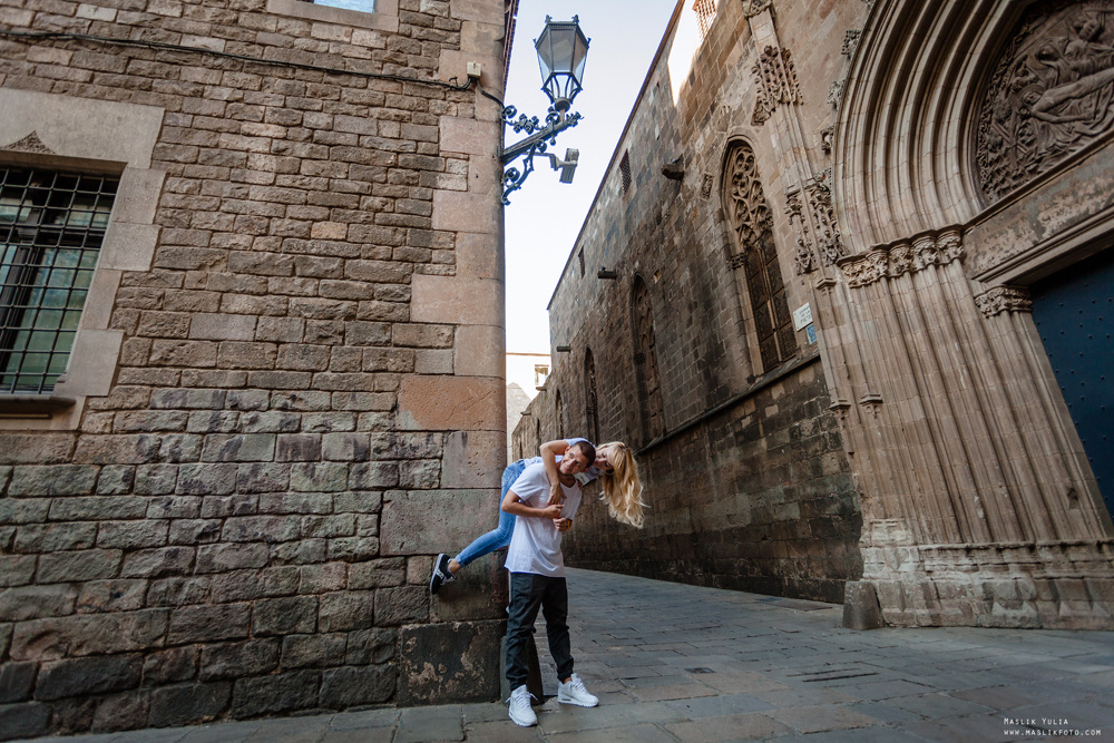 Dynamiczna sesja zdjęciowa w Barcelonie. Fotograf w Barcelonie Hiszpanii Maslik Yulia