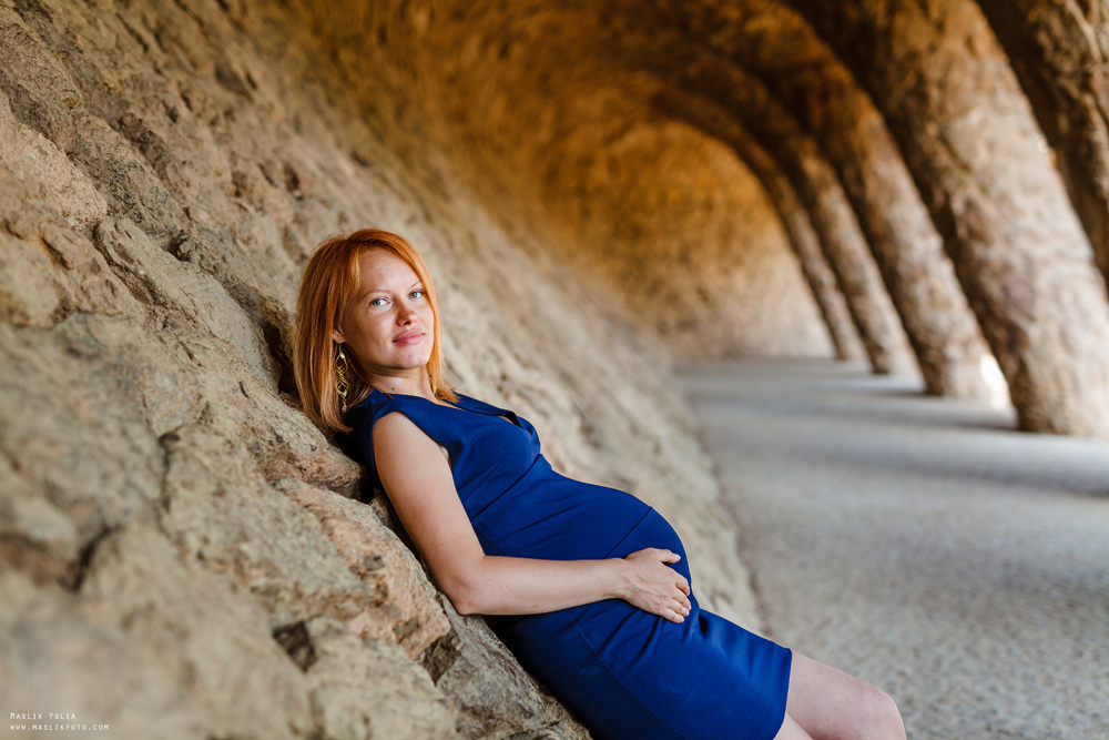Pregnancy photo shoot in Park Guell. Photographer in Barcelona Spain Maslik Yulia