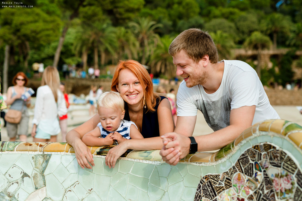 Pregnancy photo shoot in Park Guell. Photographer in Barcelona Spain Maslik Yulia