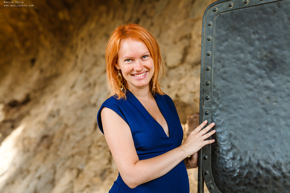 Pregnancy photo shoot in Park Guell. Photographer in Barcelona Spain Maslik Yulia