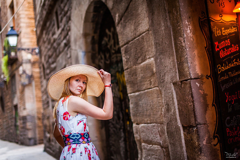 Portrait photo session in the Gothic quarter. Photographer in Barcelona Spain Maslik Yulia