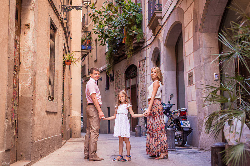 Летняя семейная фотосессия в Барселоне. Фотограф в Барселоне Испании Маслик Юлия