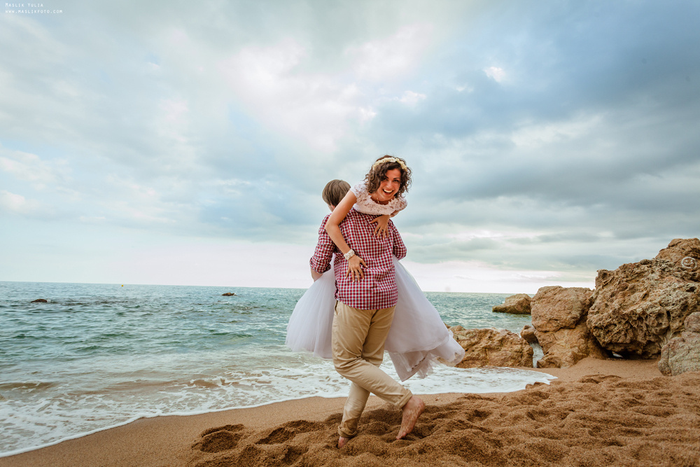 Wedding photo session in Lloret de Mar. Photographer in Barcelona Spain Maslik Yulia