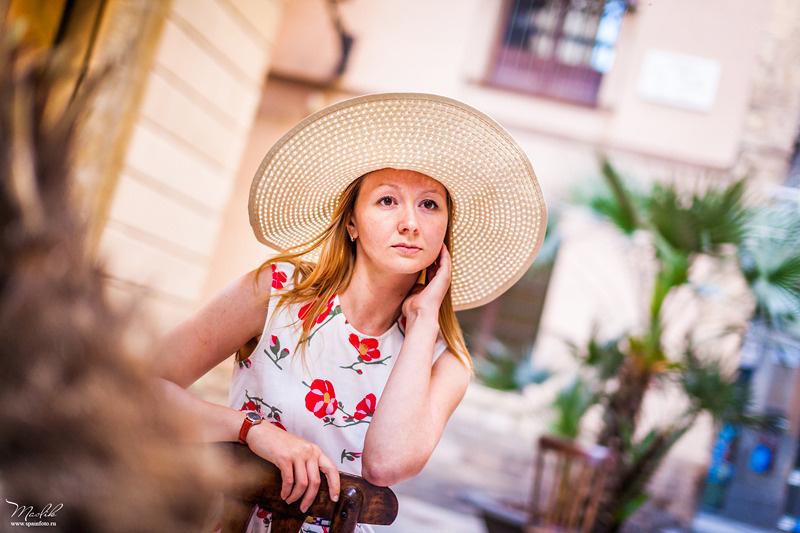 Portrait photo session in the Gothic quarter. Photographer in Barcelona Spain Maslik Yulia