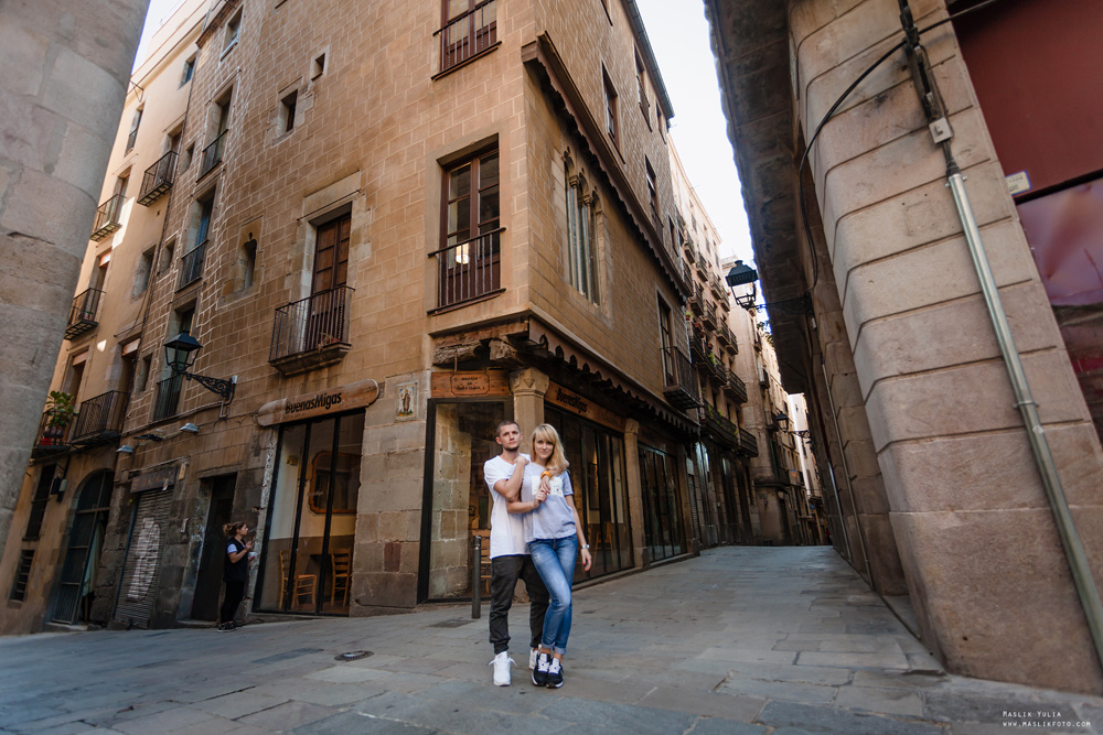 Dynamiczna sesja zdjęciowa w Barcelonie. Fotograf w Barcelonie Hiszpanii Maslik Yulia