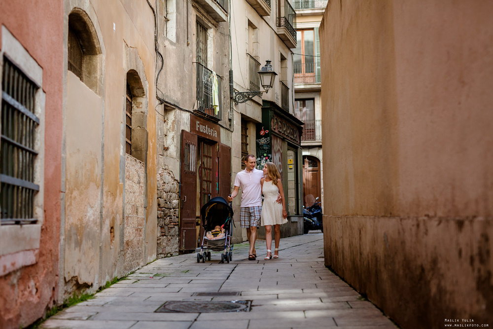 Летняя семейная фотосессия в Барселоне. Фотограф в Барселоне Испании Маслик Юлия