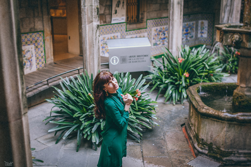 Autumn photo shoot in Barcelona. Photographer in Barcelona Spain Maslik Yulia