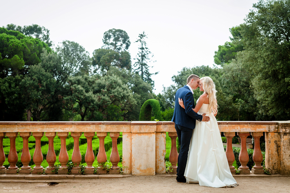 Sesja zdjęciowa w parku w Barcelonie. Fotograf w Barcelonie Hiszpanii Maslik Yulia