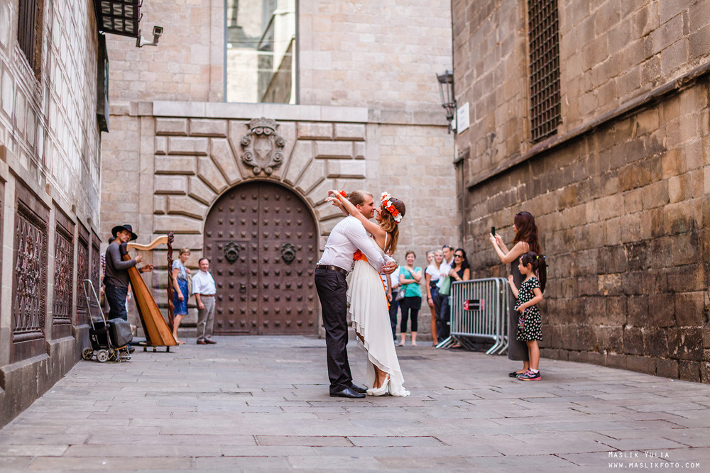 Wedding photo session in Badalona, Spain. Photographer in Barcelona Spain Maslik Yulia