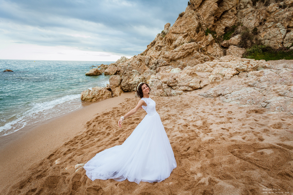 Wedding photo session in Lloret de Mar. Photographer in Barcelona Spain Maslik Yulia