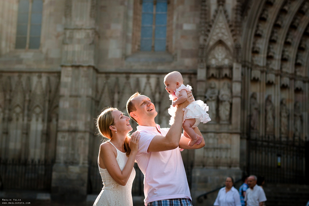 Летняя семейная фотосессия в Барселоне. Фотограф в Барселоне Испании Маслик Юлия