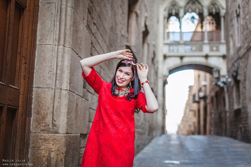 Elegante sesión de fotos en el puerto de Barcelona. Fotógrafo en Barcelona  Maslik Yulia
