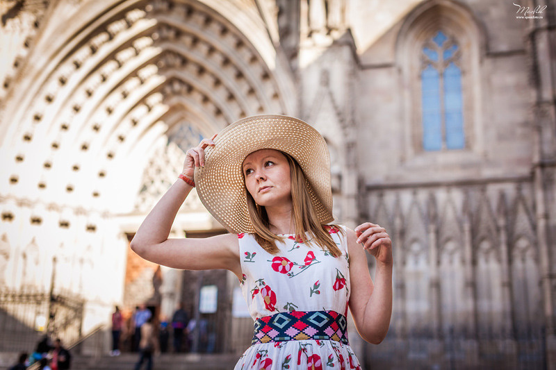 Portrait photo session in the Gothic quarter. Photographer in Barcelona Spain Maslik Yulia