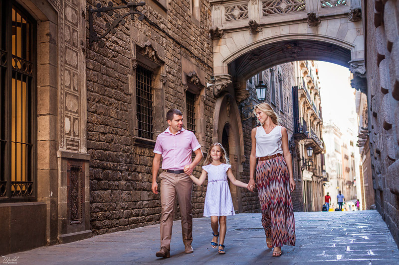 Летняя семейная фотосессия в Барселоне. Фотограф в Барселоне Испании Маслик Юлия