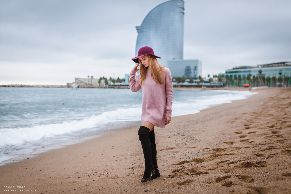 Zimowa sesja zdjęciowa na plaży w Barcelonie. Fotograf w Barcelonie Hiszpanii Maslik Yulia
