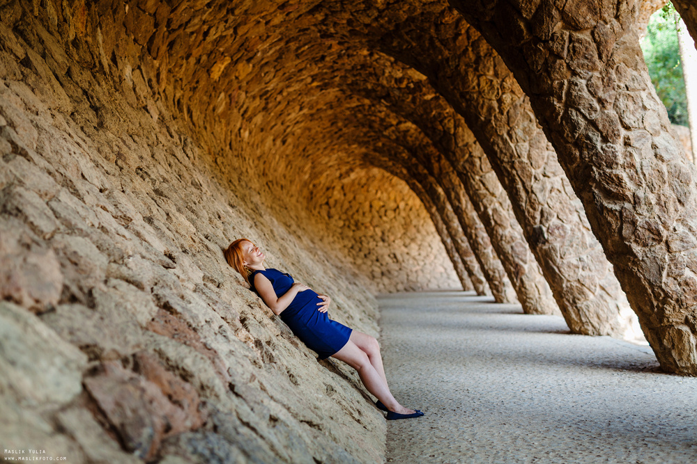 Pregnancy photo shoot in Park Guell. Photographer in Barcelona Spain Maslik Yulia