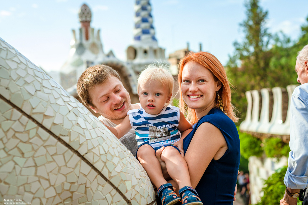 Pregnancy photo shoot in Park Guell. Photographer in Barcelona Spain Maslik Yulia