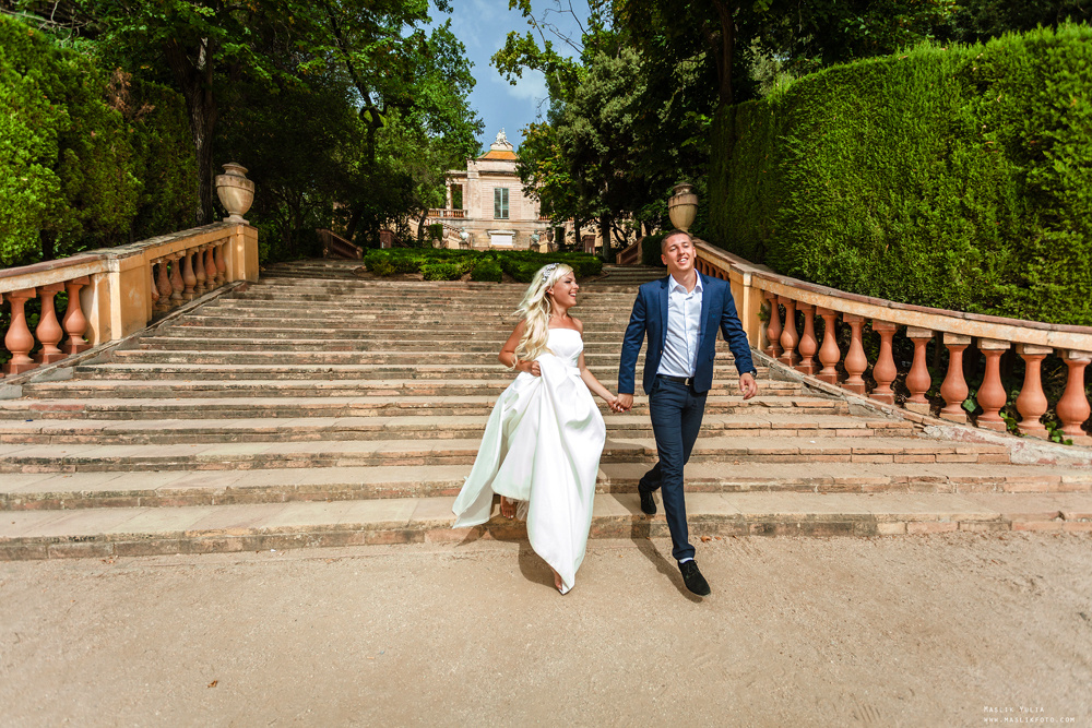 Sesja zdjęciowa w parku w Barcelonie. Fotograf w Barcelonie Hiszpanii Maslik Yulia