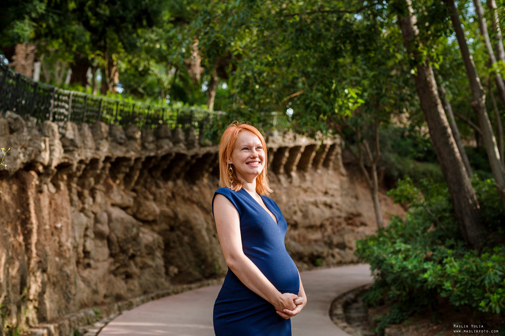 Pregnancy photo shoot in Park Guell. Photographer in Barcelona Spain Maslik Yulia
