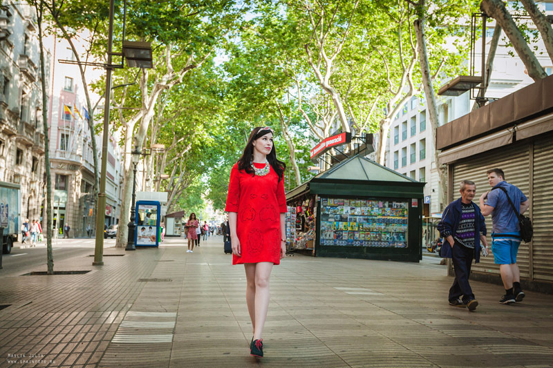 Elegante sesión de fotos en el puerto de Barcelona. Fotógrafo en Barcelona  Maslik Yulia