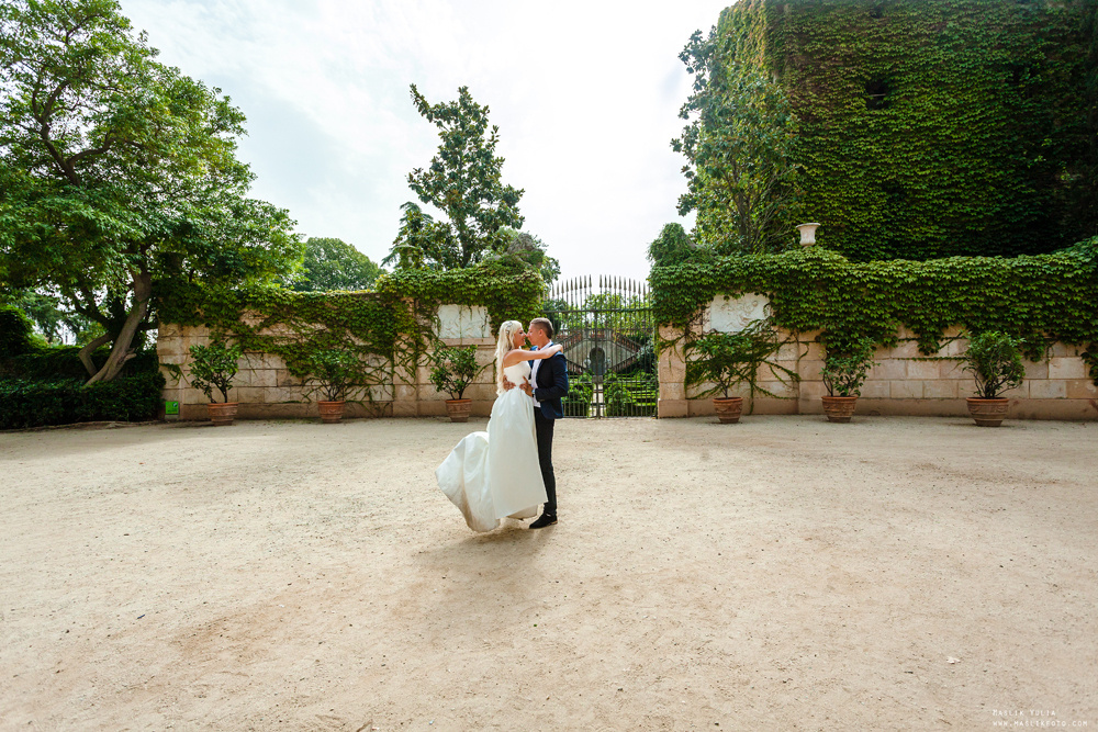 Sesja zdjęciowa w parku w Barcelonie. Fotograf w Barcelonie Hiszpanii Maslik Yulia