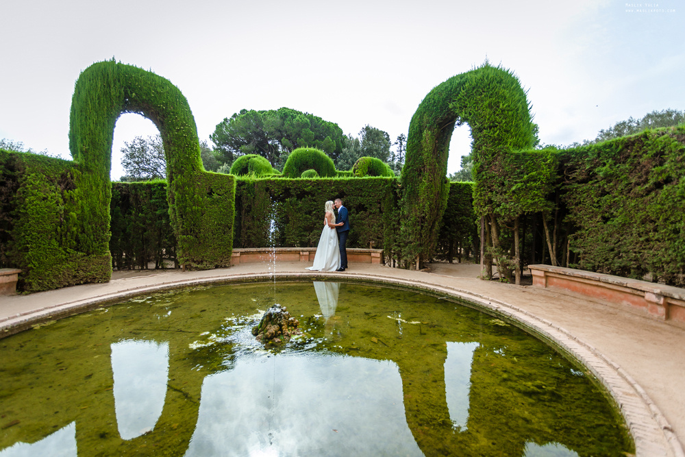 Sesja zdjęciowa w parku w Barcelonie. Fotograf w Barcelonie Hiszpanii Maslik Yulia