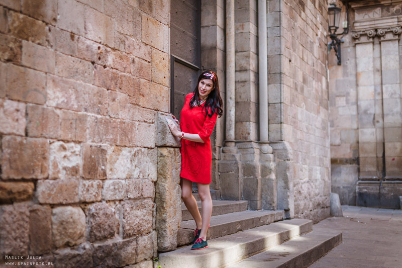 Elegante sesión de fotos en el puerto de Barcelona. Fotógrafo en Barcelona  Maslik Yulia