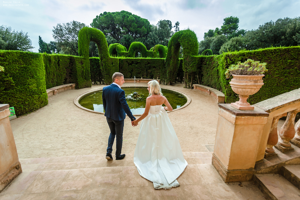 Sesja zdjęciowa w parku w Barcelonie. Fotograf w Barcelonie Hiszpanii Maslik Yulia