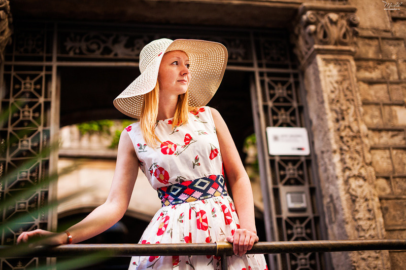 Portrait photo session in the Gothic quarter. Photographer in Barcelona Spain Maslik Yulia