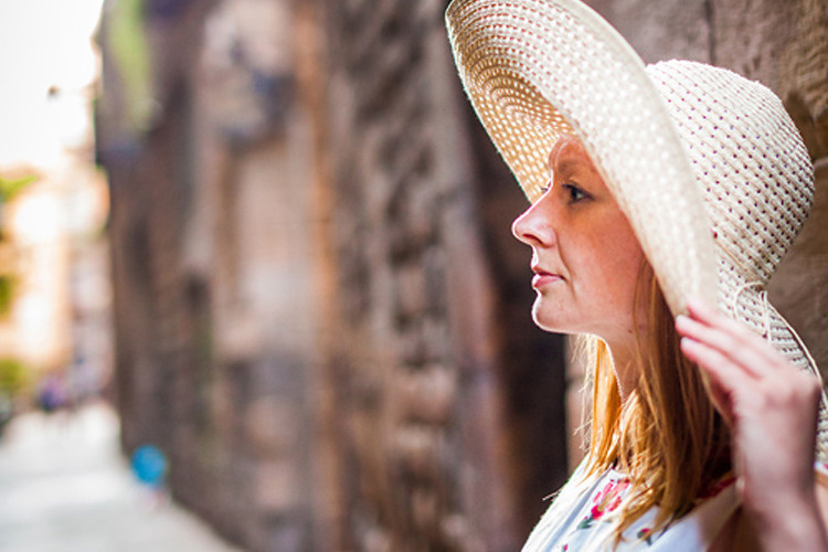 Portrait photo session in the Gothic quarter. Photographer in Barcelona Spain Maslik Yulia